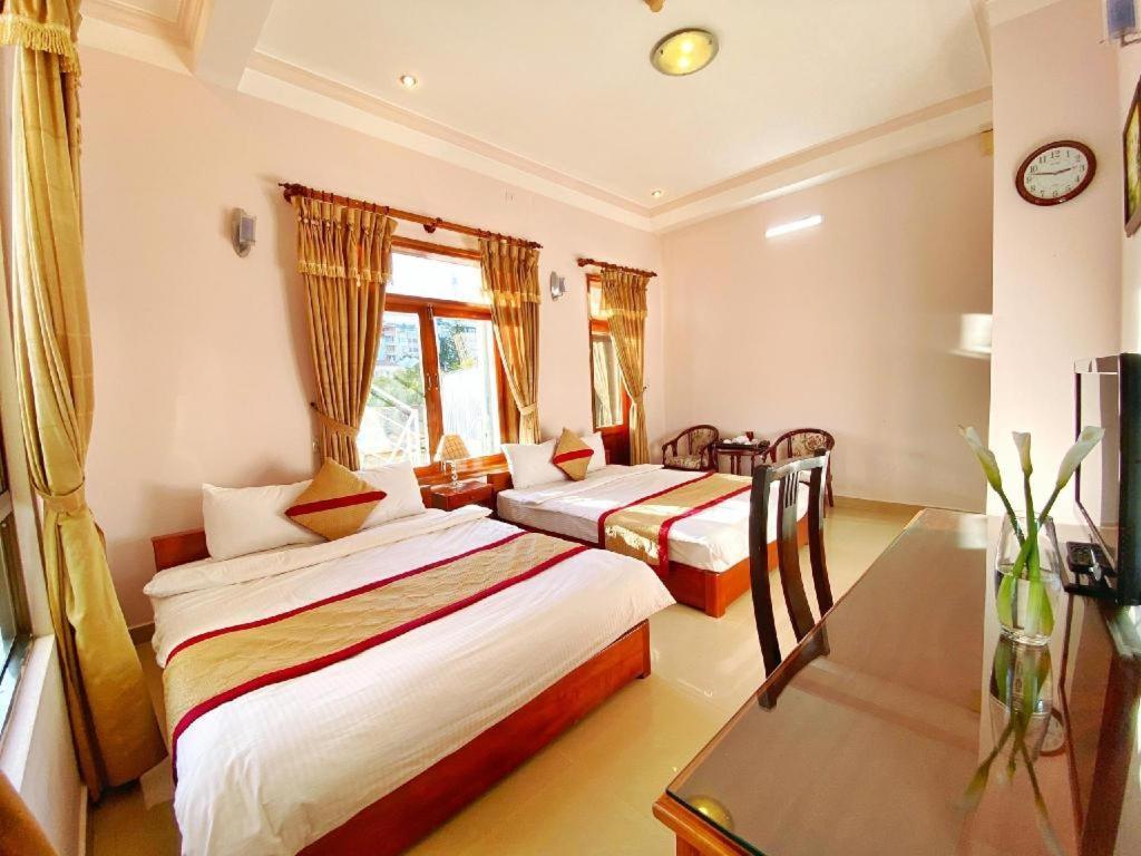 Gold Night Hotel Dalat Exterior foto