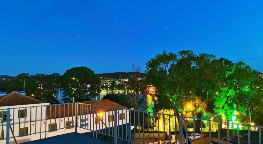 Gold Night Hotel Dalat Exterior foto